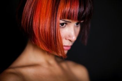红头发的红头发的女人
